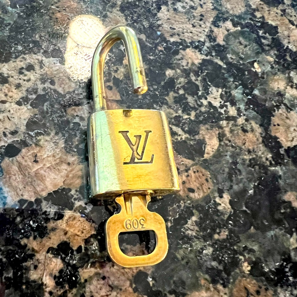 🔑🌟 Louis Vuitton Lock #309 🔑🌟